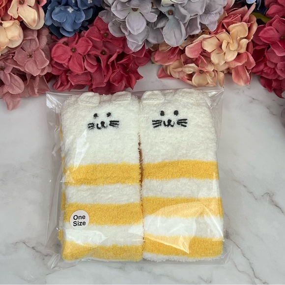 Whimsical Plush Animal Yellow Striped Kitten Fuzzy Knee Socks - Picture 11 of 12